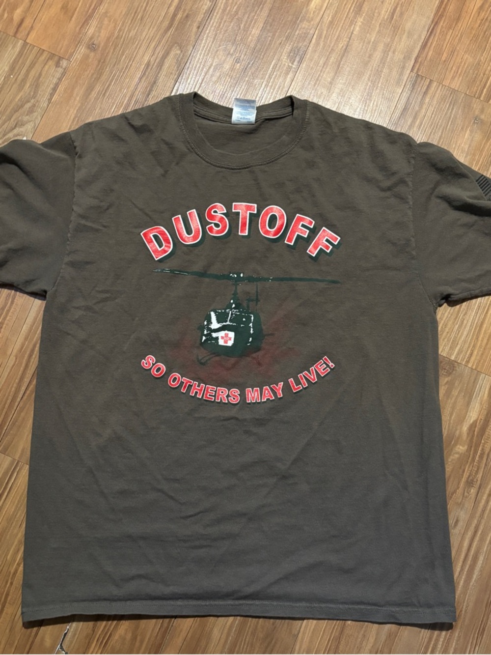 Gildan Brown T‑Shirt with Red Accent Print
